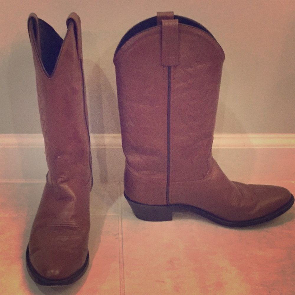 EUC brown cowgirl boots!